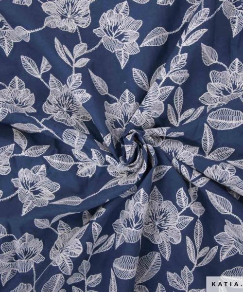 tissu voile de coton en bleu jean avec une broderie blanche 2298 2 01 katia g